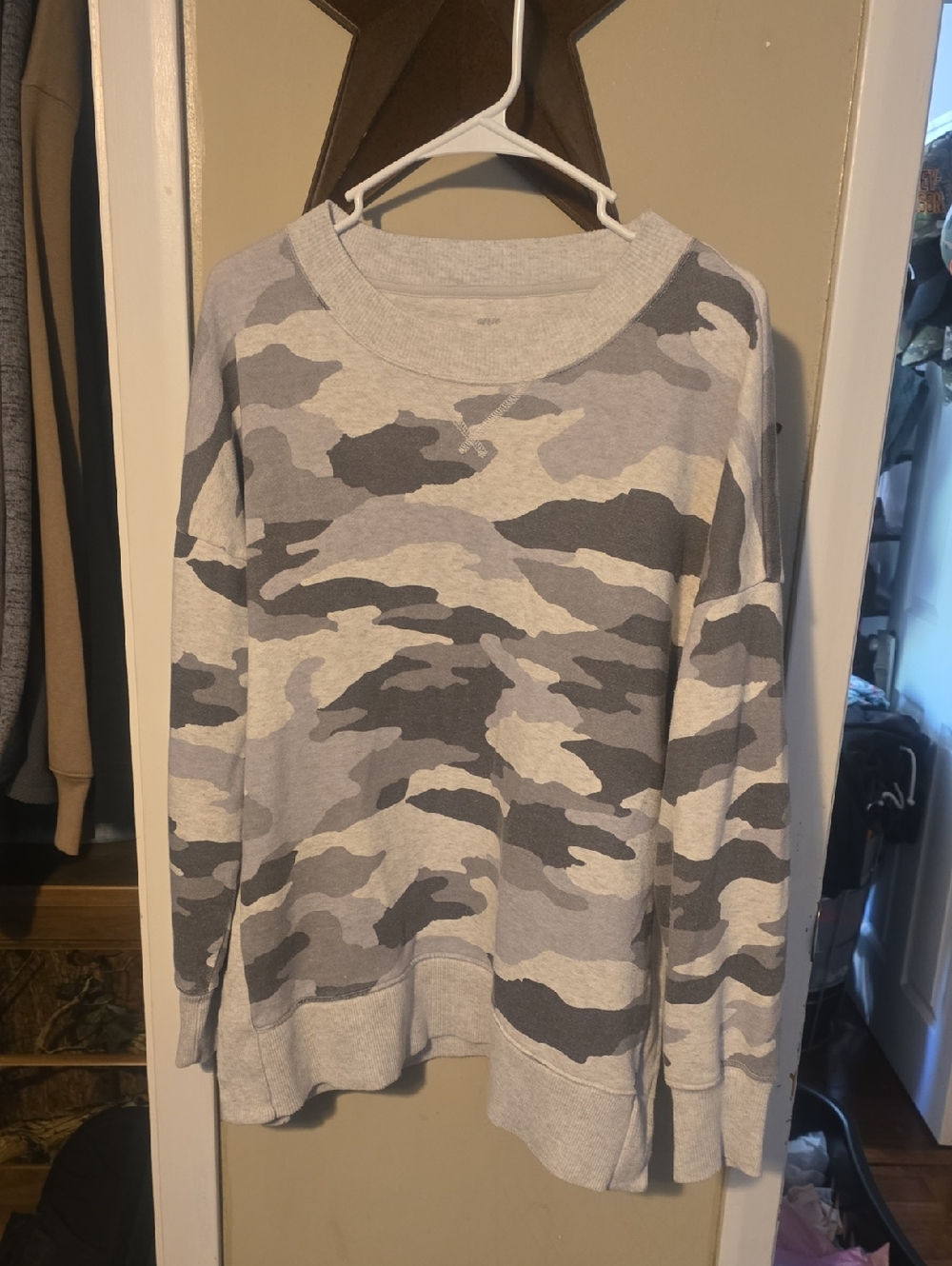 aerie Gray & Light Gray Camo Pullover Sweatshirt Brand New Medium